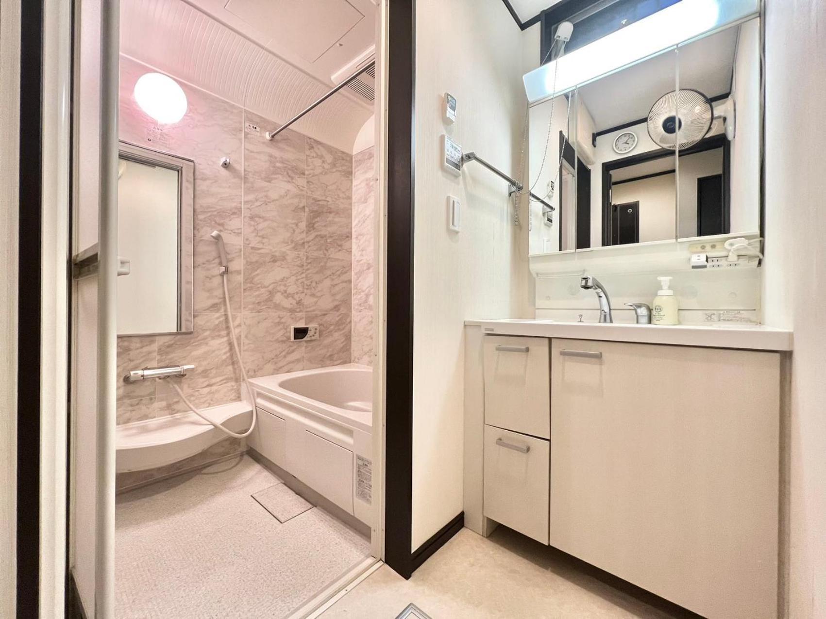Aparthotel 3min To Sta 9mins Direct To Ikebukuro 10mins To Ueno 13mins To Shinjuku Whole House Gread Location Easy To Every Spots Max For 6 *